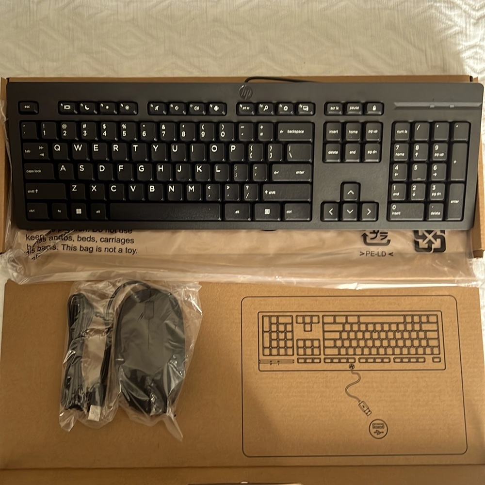BRAND NEW WIRED HP KEYBOARD & WIRED MOUSE!! STILL IN BOX!!